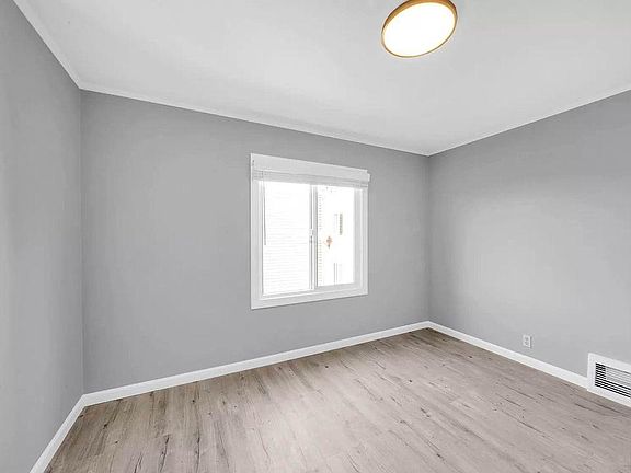 3rd image of 613 32nd Ave #613