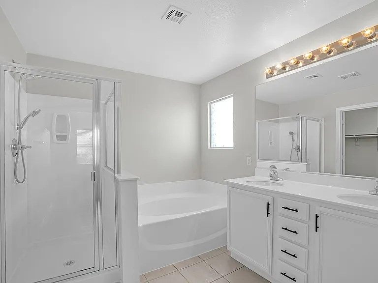 11273 Accademia Ct — Photo 15