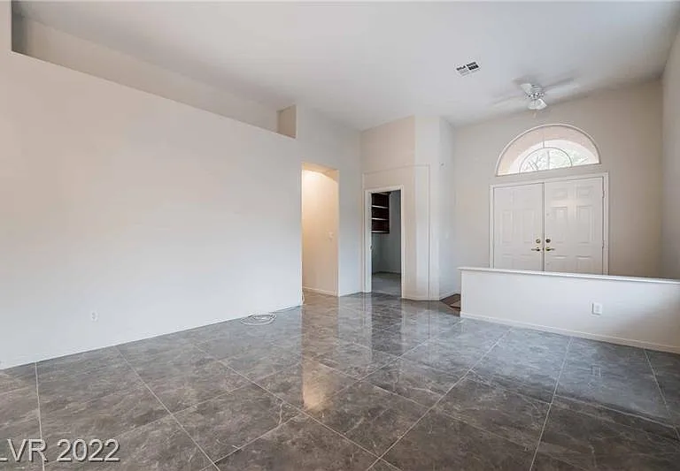 8043 Shadowvale Dr — Photo 2
