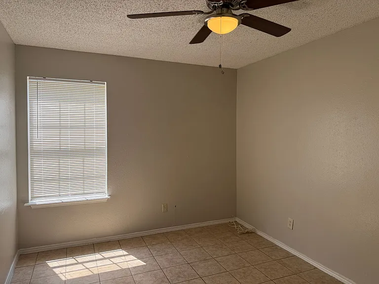 811 W Olmos Dr — Photo 6