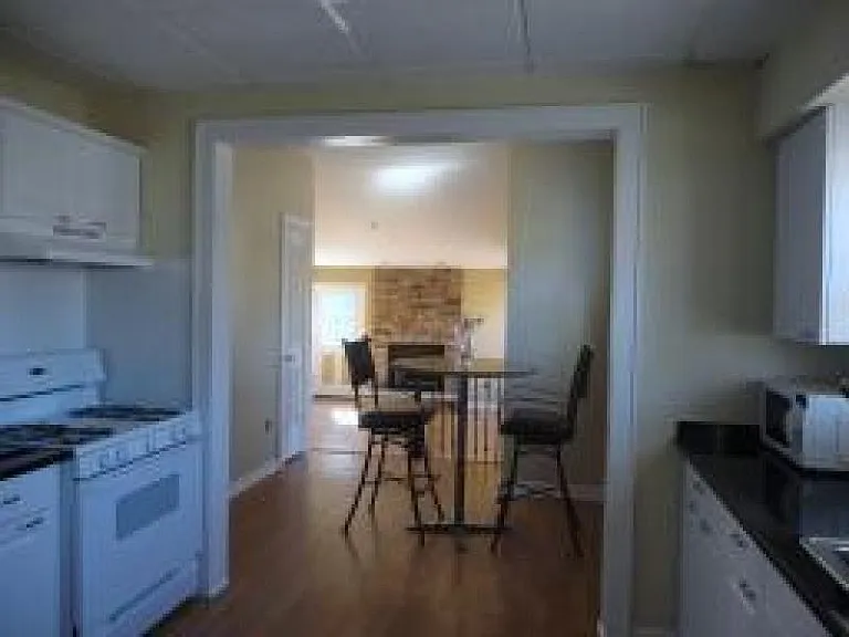 44 Evergreen Ave — Photo 10