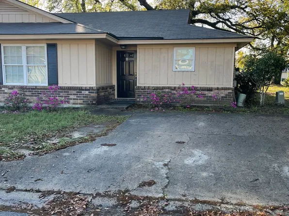 2 Peach Ct, Savannah, GA 31419