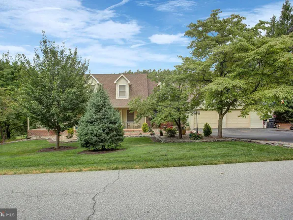 511 Larkspur Ln, Chambersburg, PA 17202