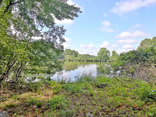 121 Lakeside Dr, Peachtree City, GA 30269