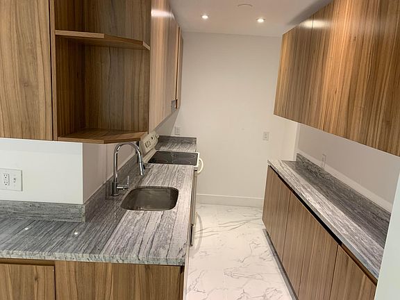 5th image of 2174 NE 170th St APT 202