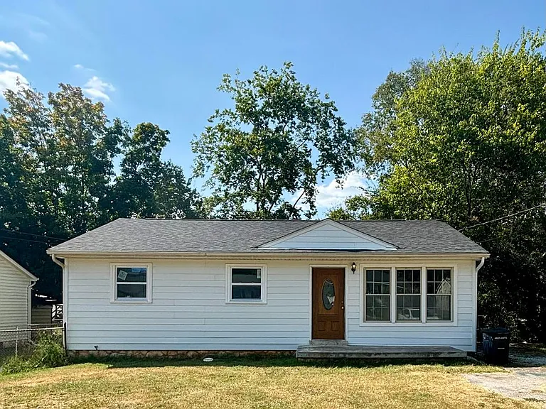 1733 Holly Dr — Photo 6
