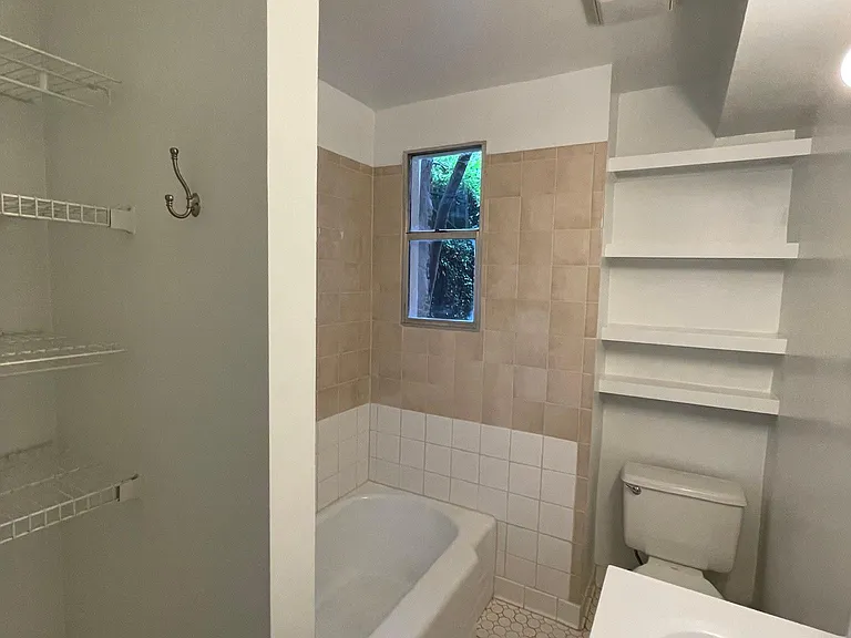 1034 Euclid Ave NE #B — Photo 9