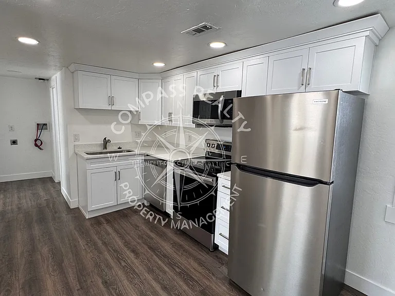 245 E Marvista Ln — Photo 1
