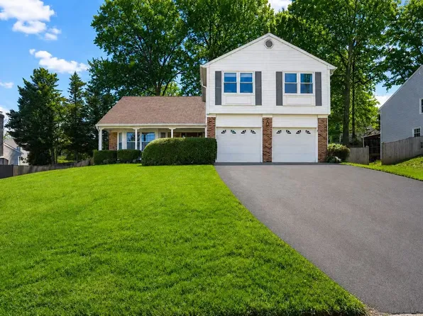 203 Markwood Dr, Sterling, VA 20165