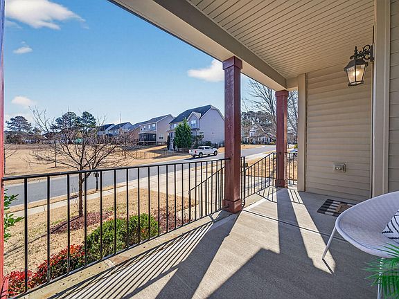 5th image of 218 Bendemeer Ln