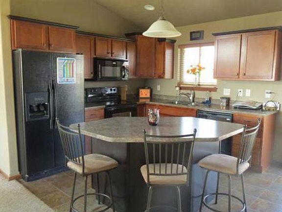 3rd image of 413 Macey Ave