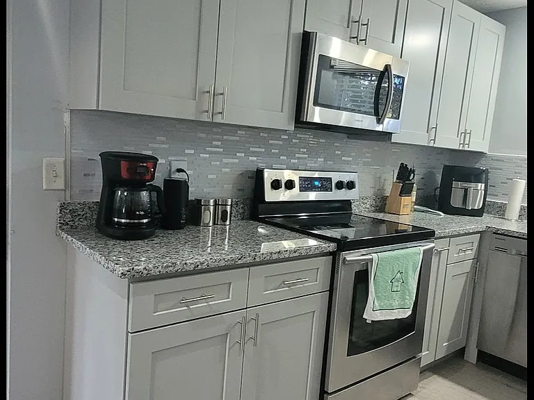 1653 Tremont Ln — Photo 3