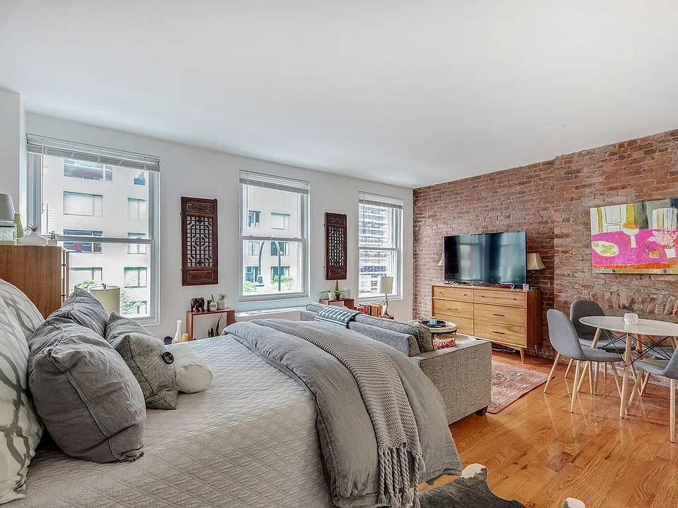 350 W 14th St #4G