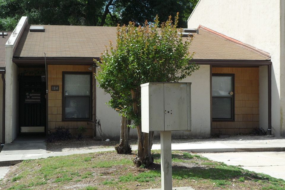 1st image of 184 SW Crescent St
