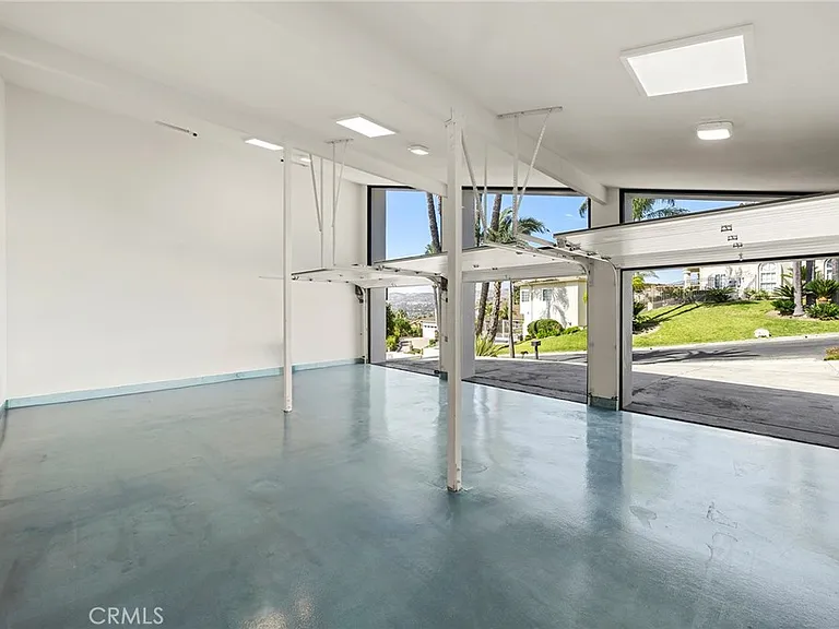 275 S Owens Dr — Photo 33
