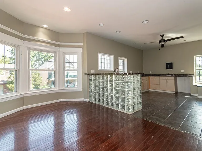 15416 Saranac Rd — Photo 3