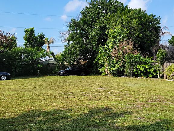 2nd image of 702 SW Colleen Avenue