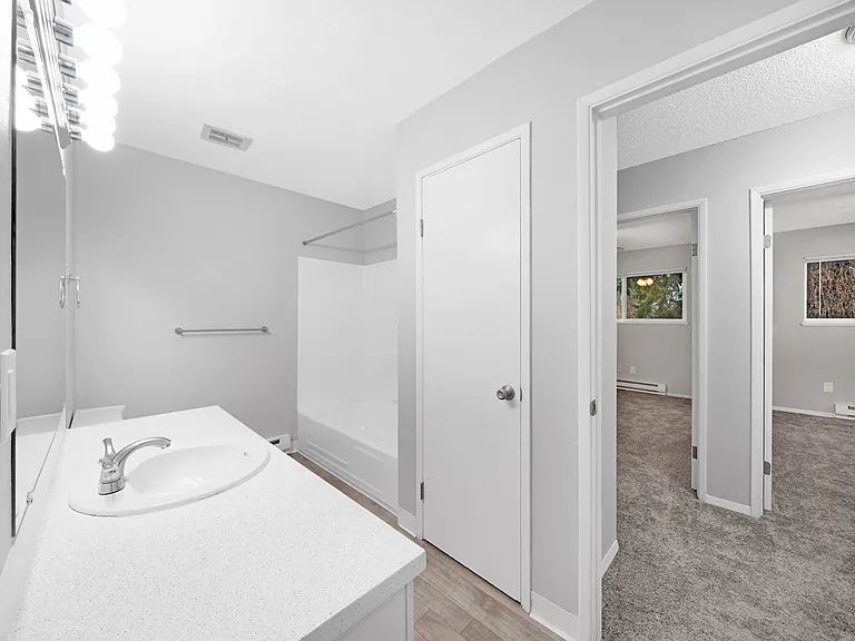 Wetherburne Square Townhomes — Photo 29