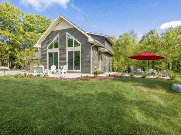 2013 E Kasson Rd, Cedar, MI 49621