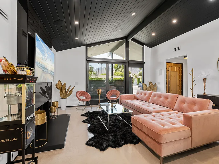 850 E Sierra Way — Photo 7