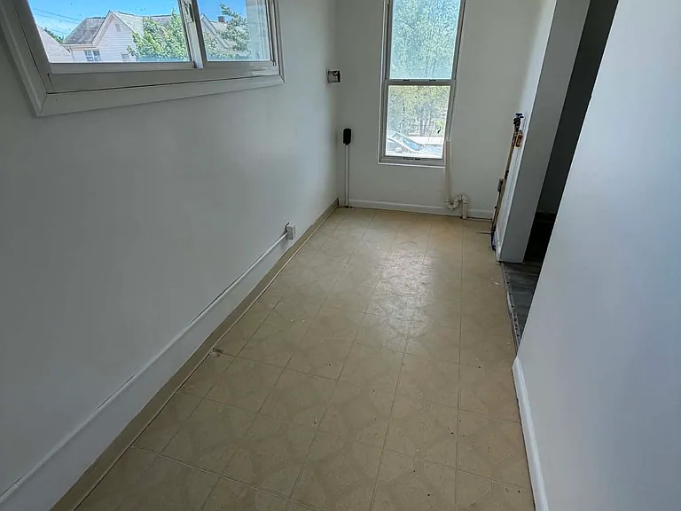 141 Maple St #B — Photo 2