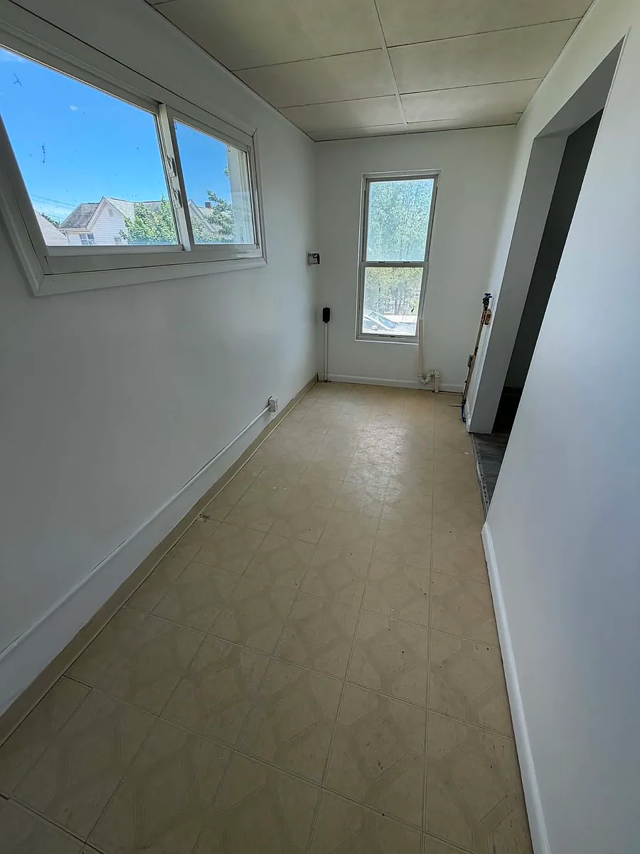 Building Photo - 141 Maple St #B