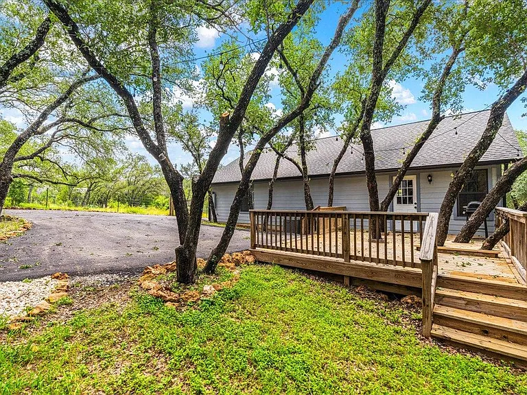 408 Breezing Ln — Photo 32