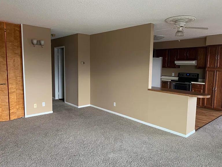 1050 Turner St #104 — Photo 8