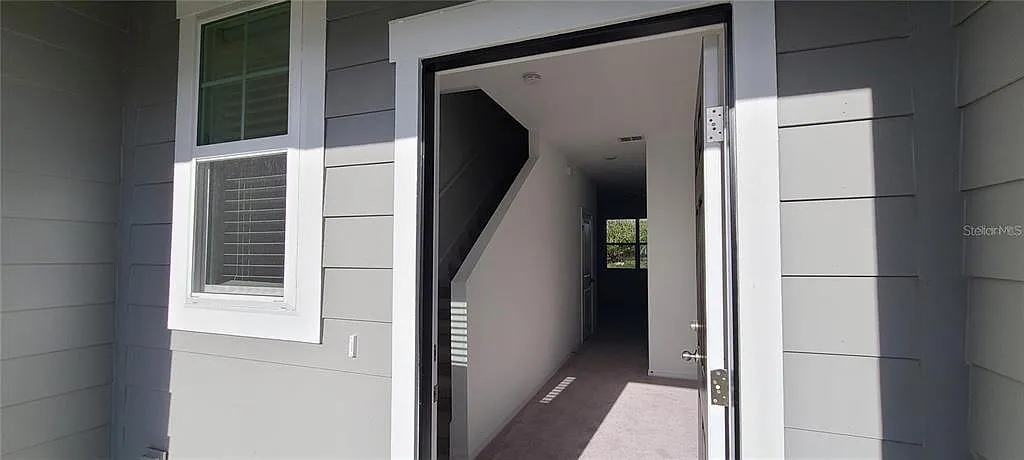 3 bed, 2.5 bath, 1421 sqft, $1,995 — Photo 3