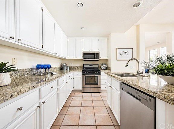 Upgraded Kitchen with Stainless Steel Appliances