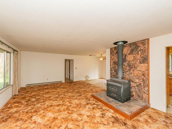 2nd image of 376 Mountain View Dr