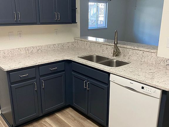 3rd image of 839 Little Bay Ave