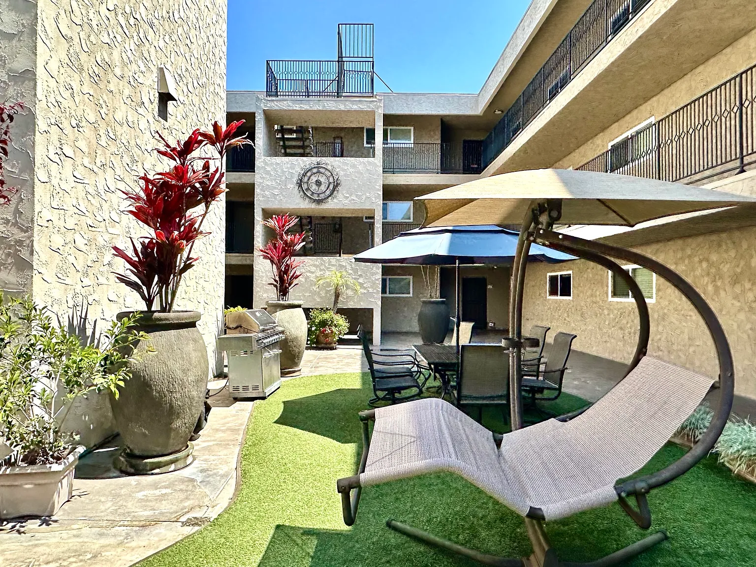 Bahia Jewell Apartments — Photo 1