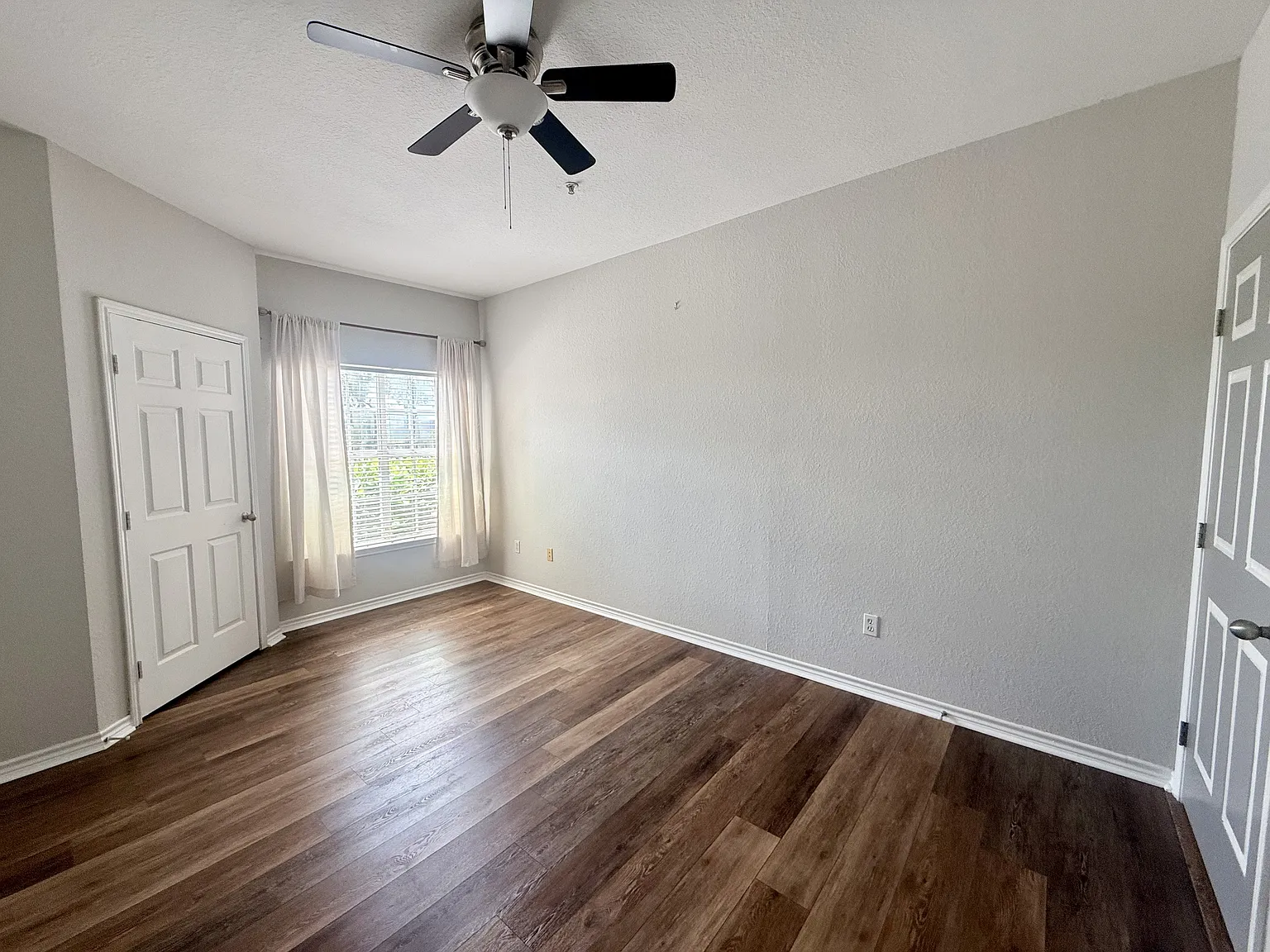 4306 Bayside Village Dr — Photo 3
