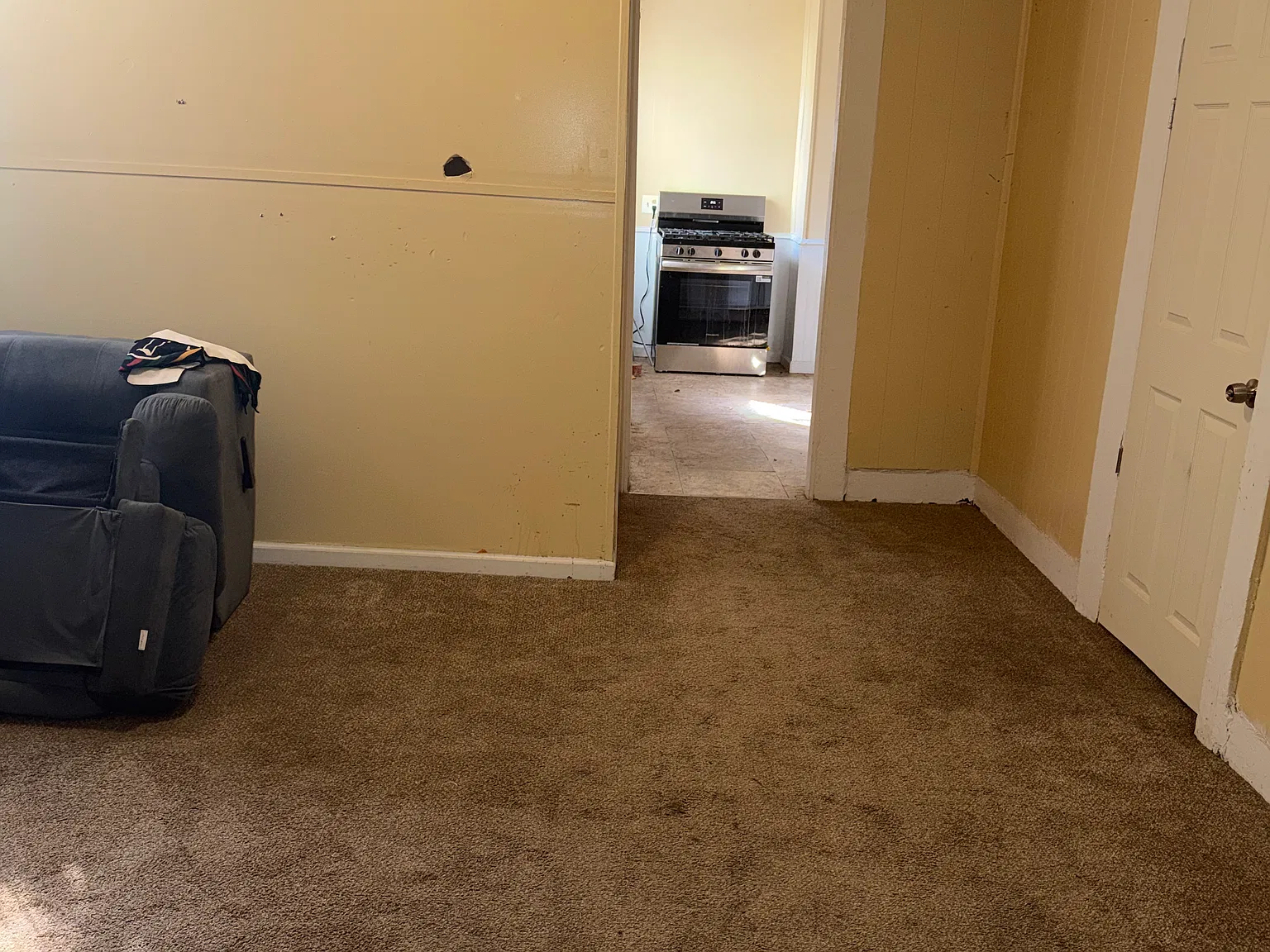 2 bed, 1000 sqft, $1,200 — Photo 2