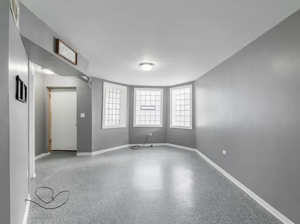 1038 N Harding Ave #2, Chicago, IL 60651
