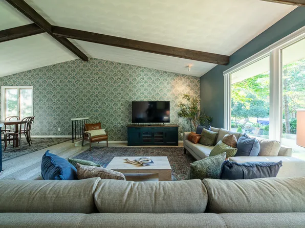 (undisclosed Address), Rockford, IL 61114