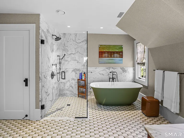 30 Edgewater Hillside — Photo 13