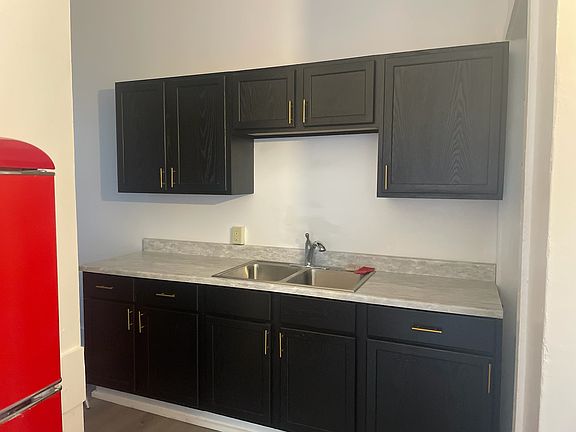 4th image of 121 N Russell St #1