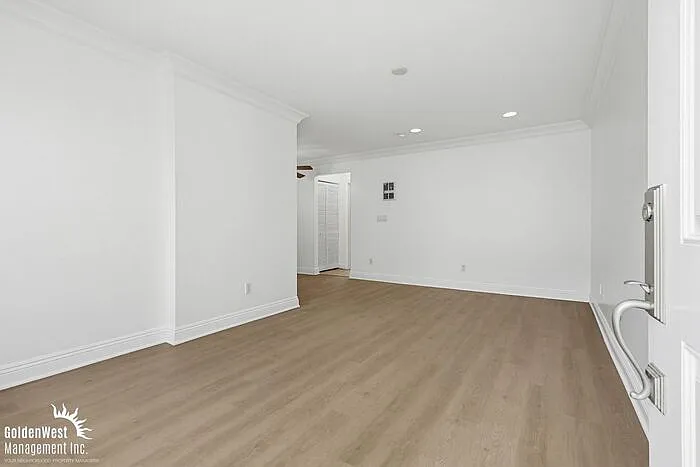 589 11th St #9 — Photo 4