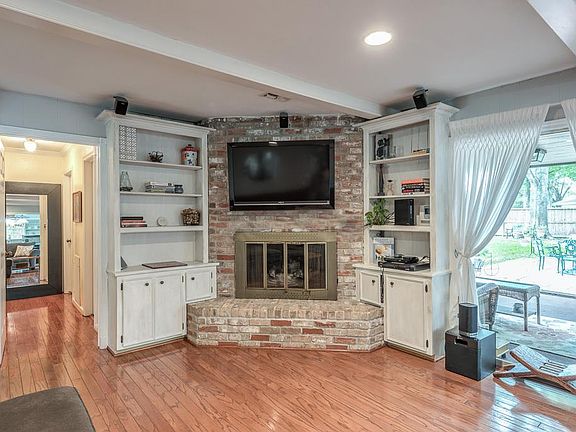 4th image of 3122 Broadmoor Dr