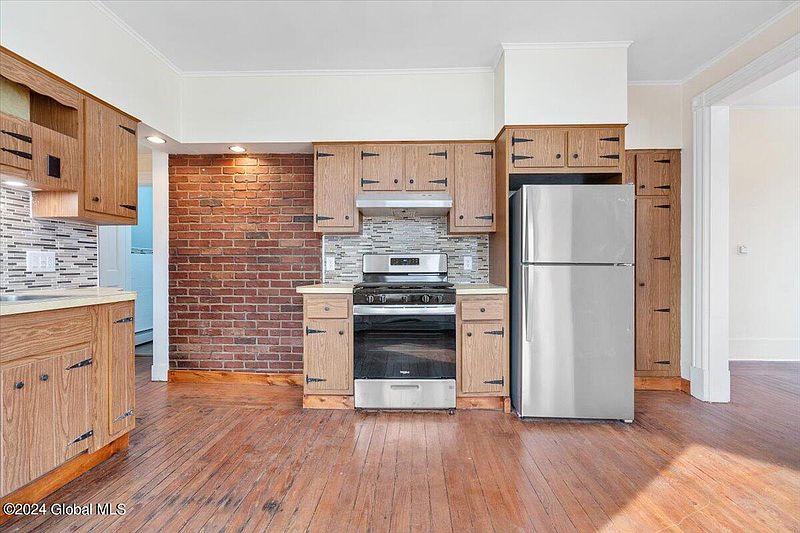 5th image of 820 19th Street