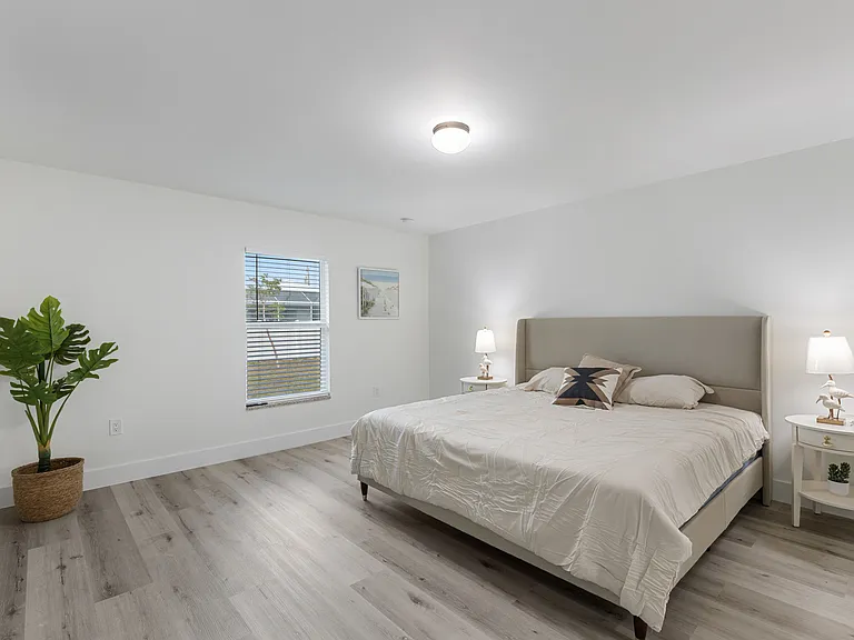 2321 NW 26th St — Photo 7