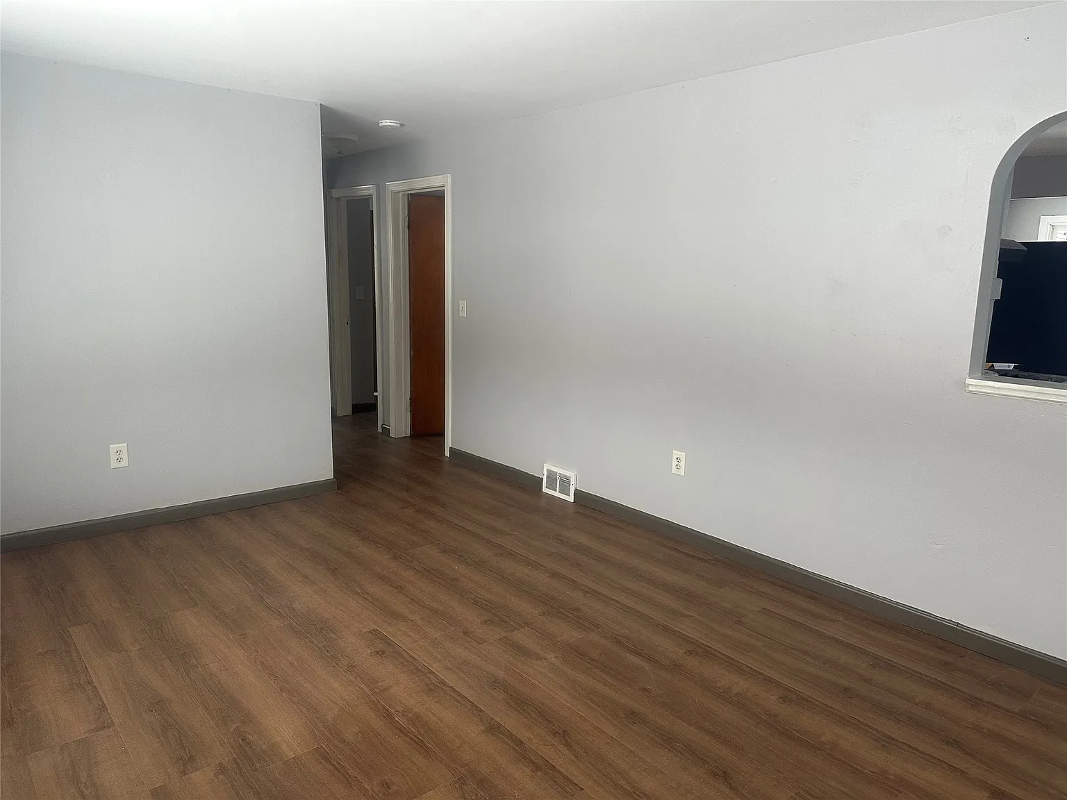 3 bed, 2.0 bath, 1412 sqft, $1,400 — Photo 2