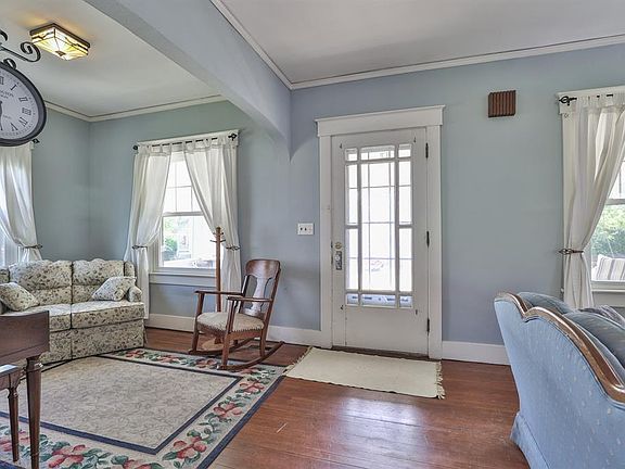4th image of 103 S Walnut St