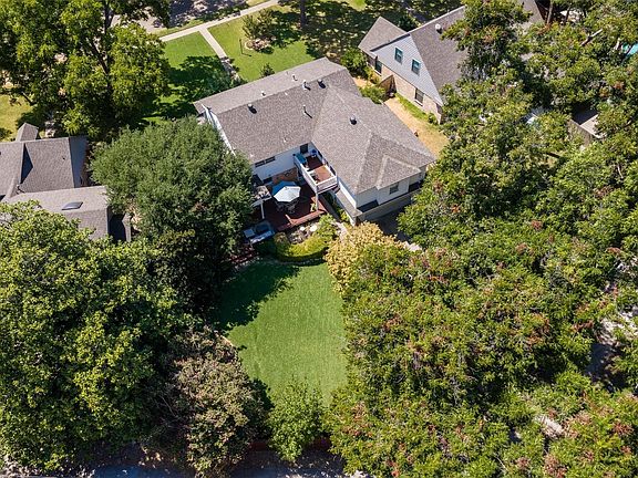 3rd image of 9908 Robin Hill Ln