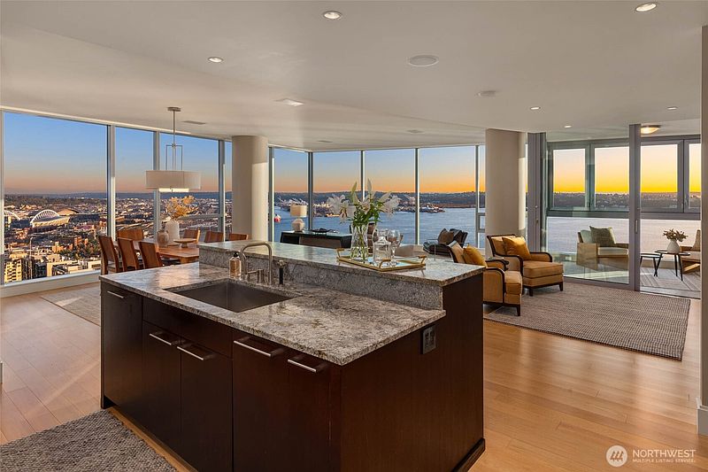 3rd image of 1521 2nd Avenue #3303