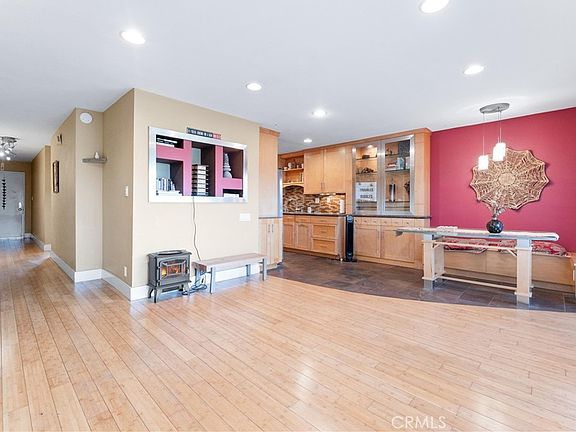 2nd image of 1061 Park Ave