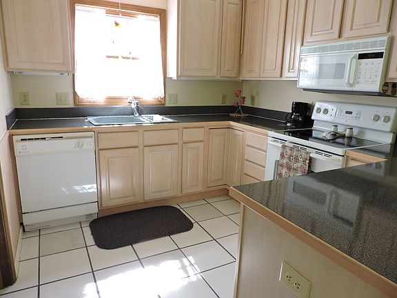 4th image of 25 Skylark Ln
