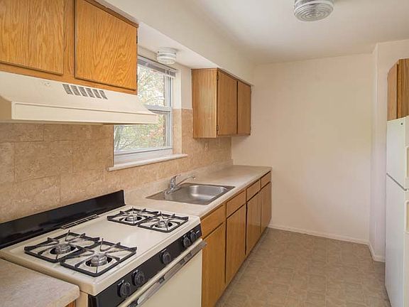 3rd image of 450 W End Ave APT 2